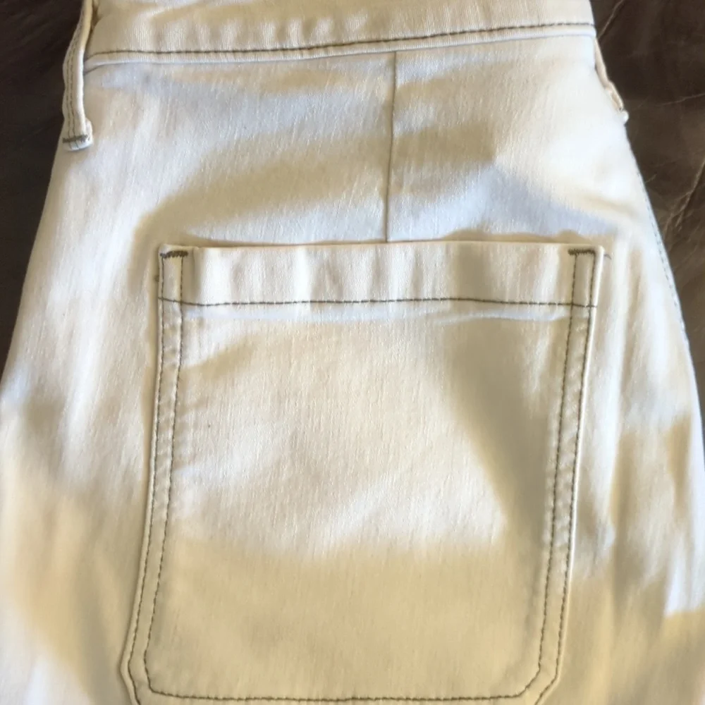Target Universal Thread Contrast Shorts Cream trimmed Blue Stitching - Picture 6 of 6
